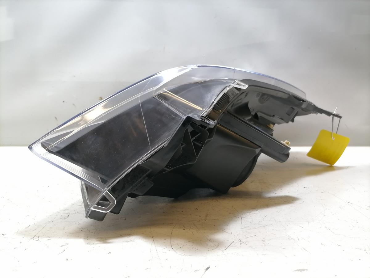Opel Astra H Scheinwerfer vorn rechts Halogen Schwarzer Hintergrund Bj.2006